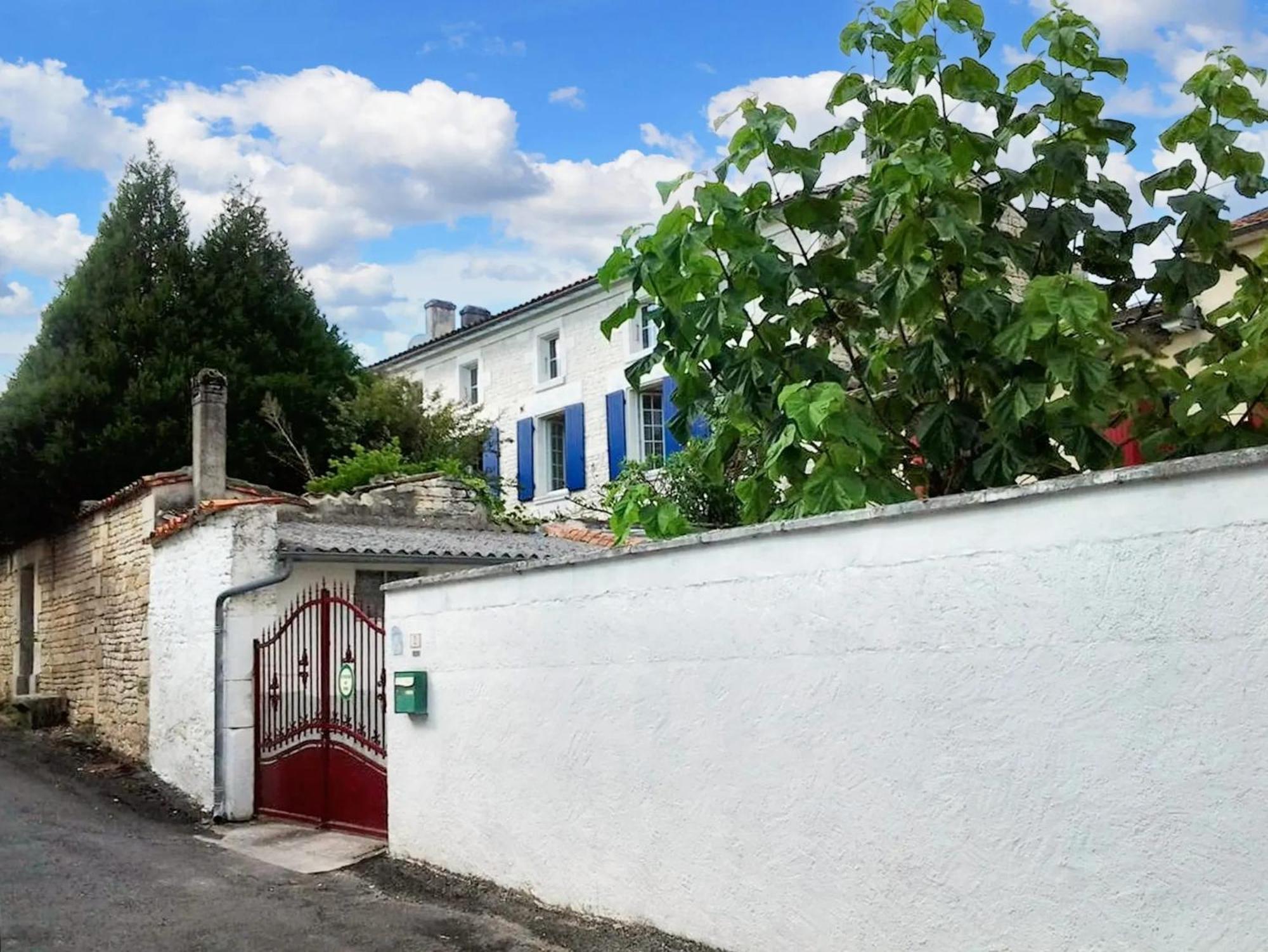 Maison Confortable Au Coeur De Fleurac Avec Grand Jardin Exterior photo